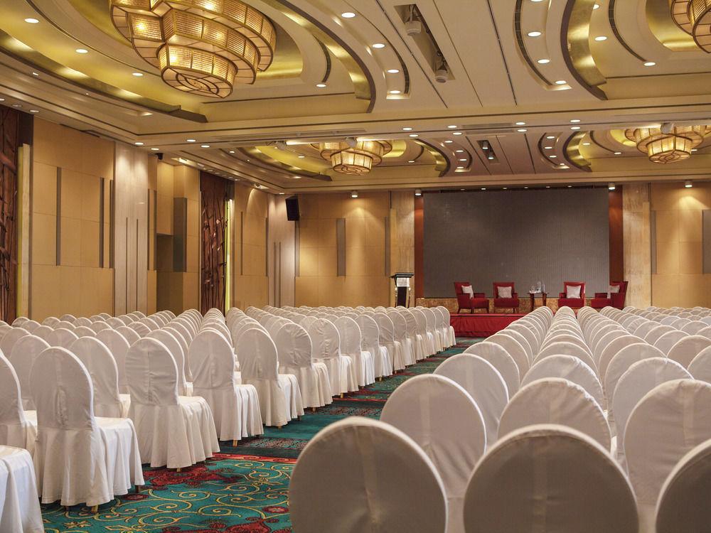 Renaissance Wuhan Hotel Exterior photo