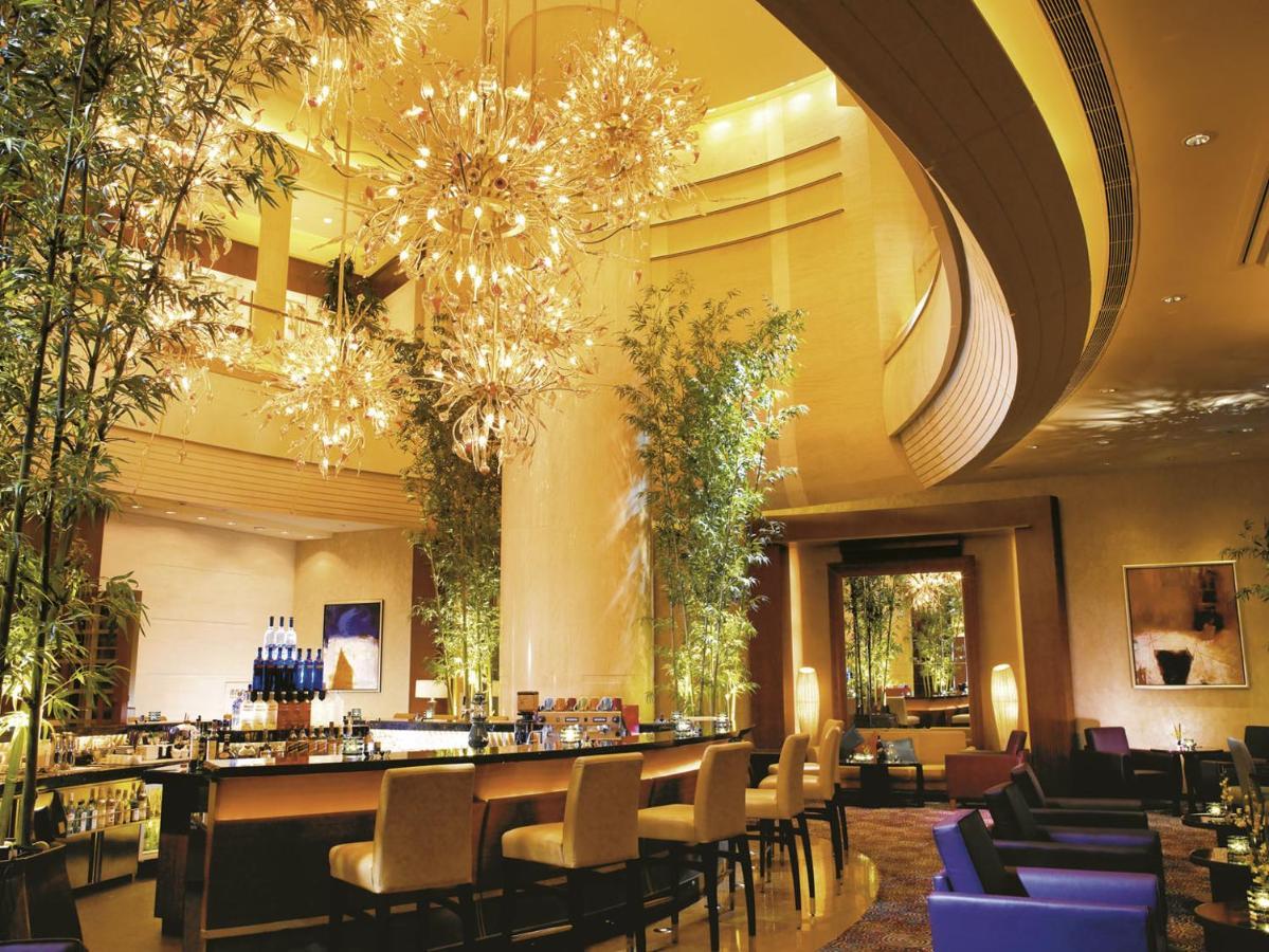 Renaissance Wuhan Hotel Exterior photo