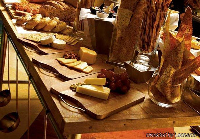 Renaissance Wuhan Hotel Restaurant photo