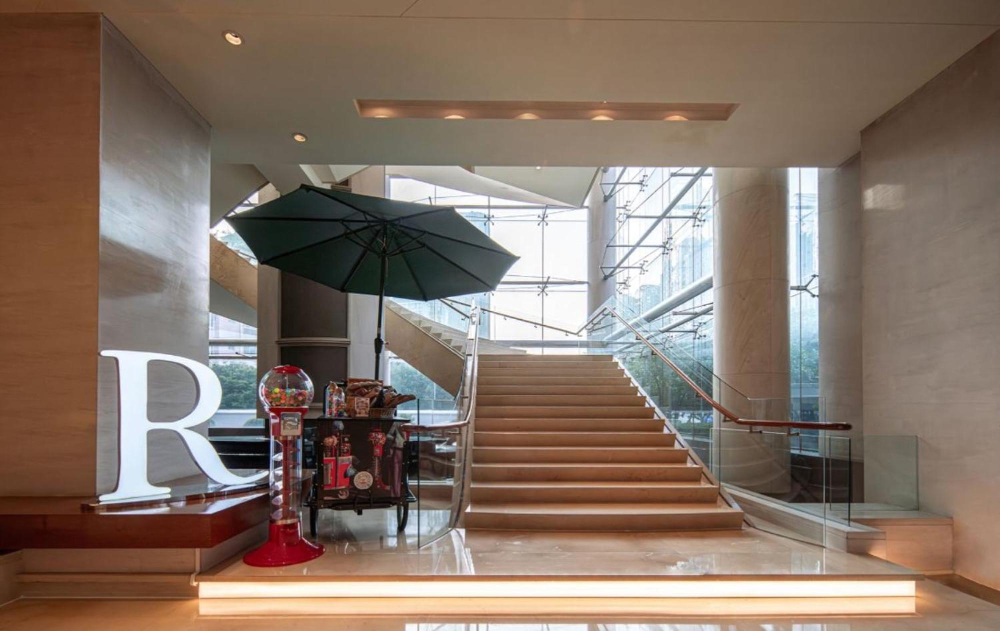 Renaissance Wuhan Hotel Exterior photo