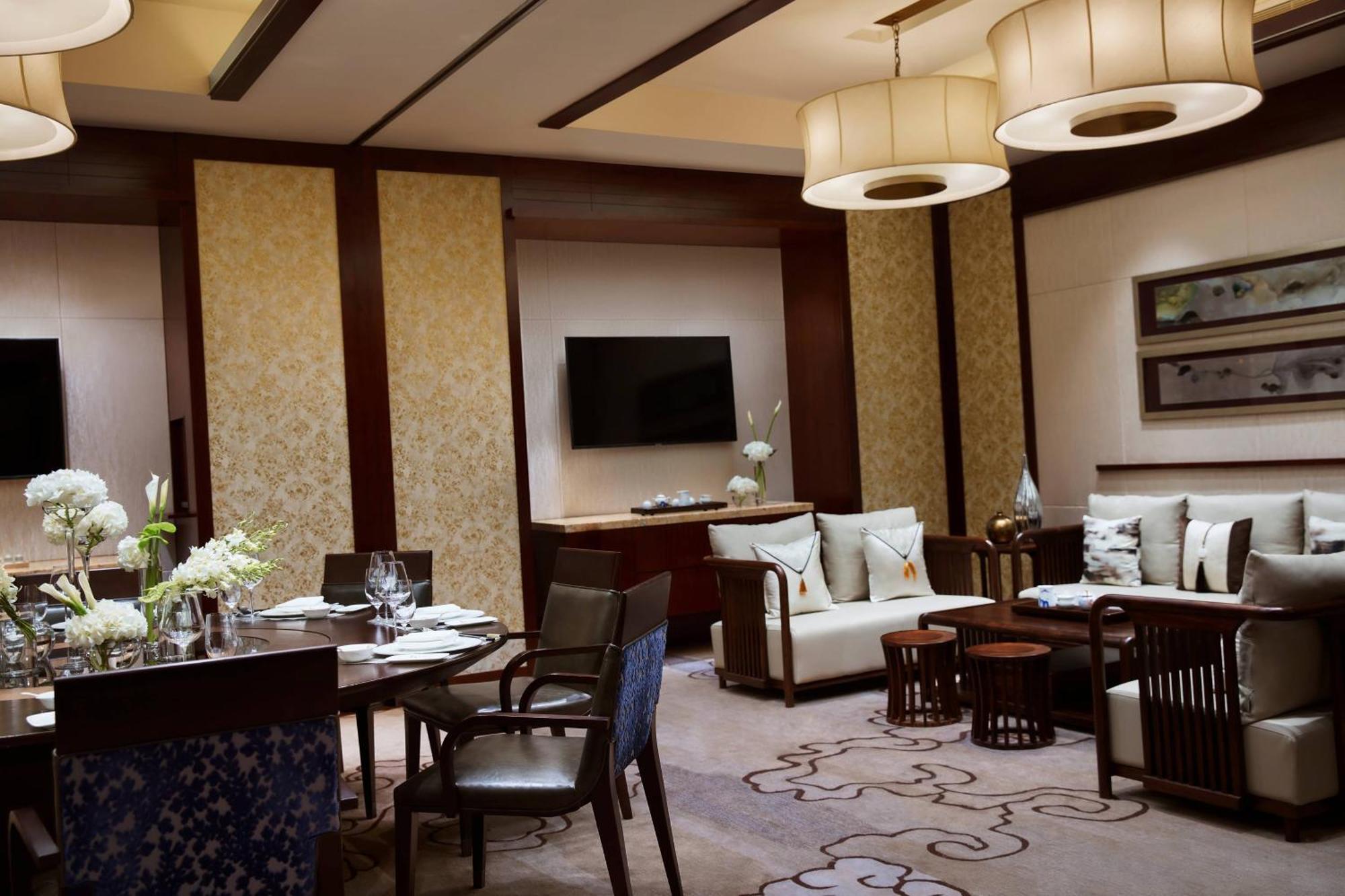 Renaissance Wuhan Hotel Exterior photo