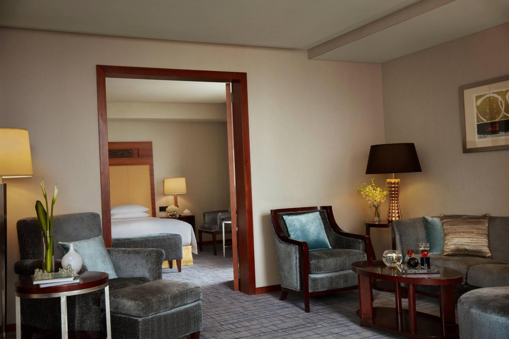 Renaissance Wuhan Hotel Exterior photo